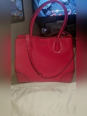 Authentic Michael Kors Mercer Gallery Medium Hot Pink/Gold Satchel Crossbody